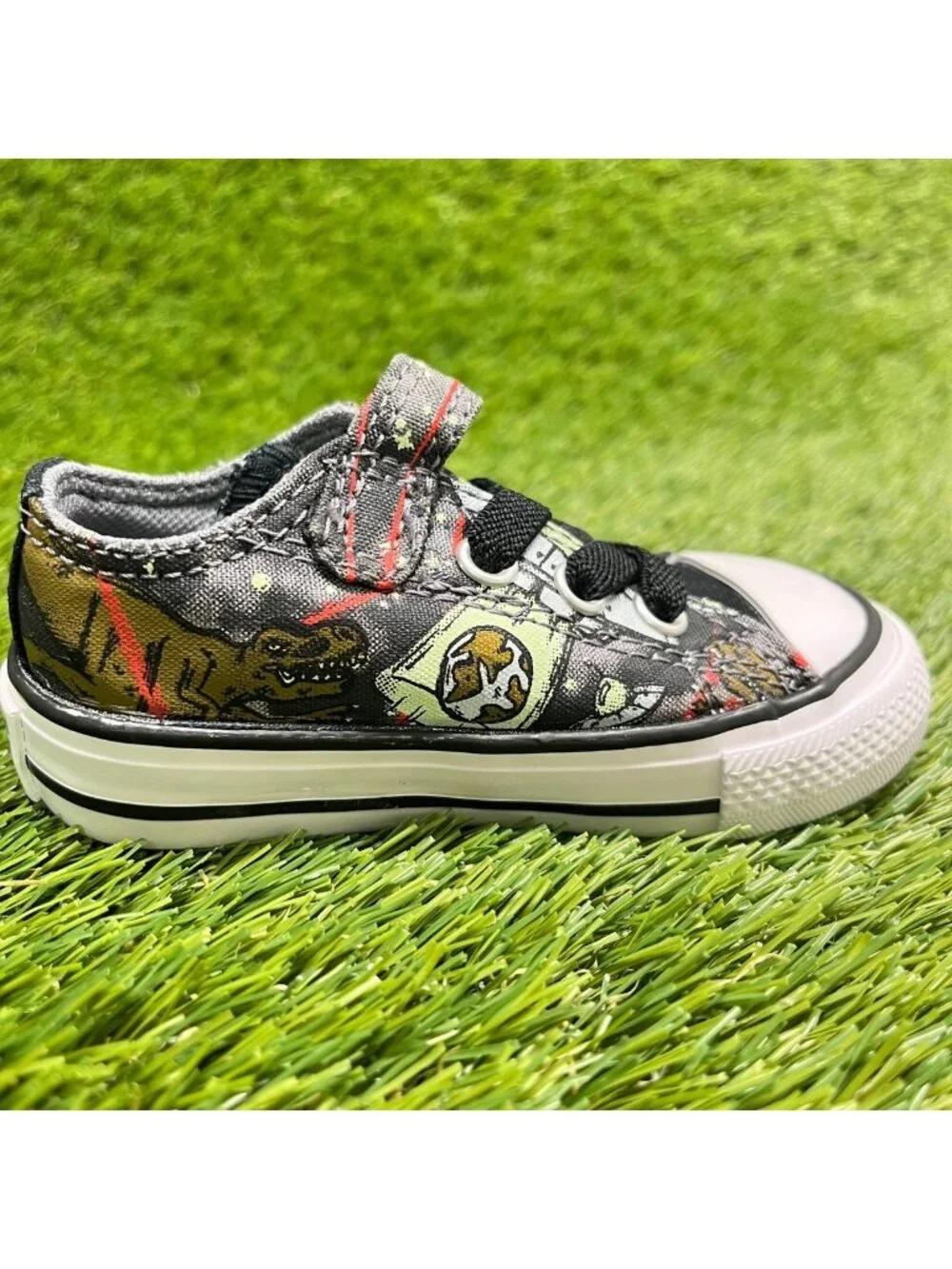 Converse Chuck Taylor All Star Infant Toddler Size 4C Dinosaur Shoes Sneakers